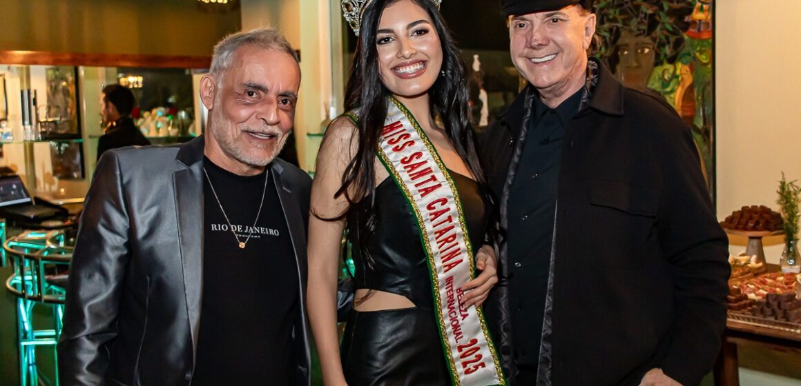 Timboense Aymée Roncálio é a nova Miss Santa Catarina Beleza Internacional 2025