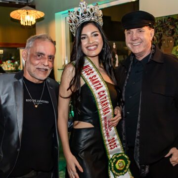 Timboense Aymée Roncálio é a nova Miss Santa Catarina Beleza Internacional 2025