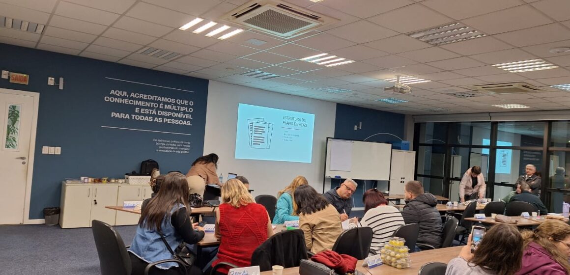 Primeira turma do programa Pra Frente Empreendedor em SC encerra ciclo com feira de negócios