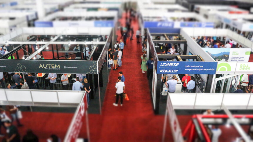 SAIE VETRO 2025 retorna a Florianópolis trazendo 150 marcas expositoras e soluções inovadoras em esquadrias e vidros