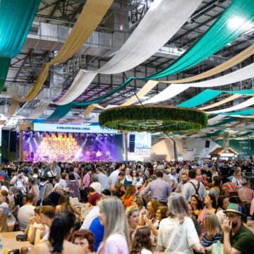 Estacionamento da Oktoberfest Blumenau mantém tarifa de R$ 40 nos dias de semana