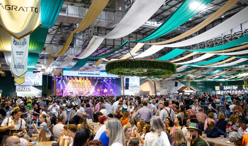 Estacionamento da Oktoberfest Blumenau mantém tarifa de R$ 40 nos dias de semana