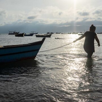 Fotolivro dá visibilidade às mulheres da comunidade pesqueira de Bombinhas