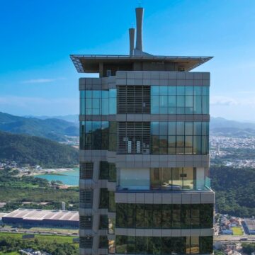 Cobertura mais alta da América Latina está à venda por R$ 125 milhões em Balneário Camboriú