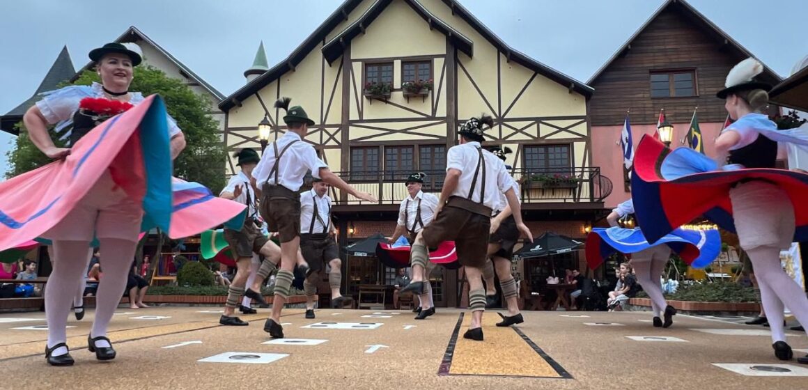 Alles Fest tem música típica e dança no Alles Park
