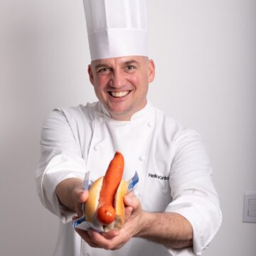 Chef alemão traz à Oktoberfest Blumenau a tradição da autêntica Bratwurst