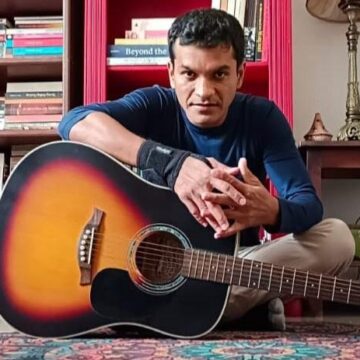 Tony Gambel traz a energia de Raul Seixas para Blumenau