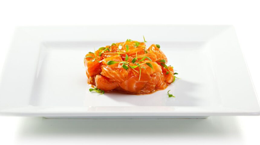 Chef Andreia Santos cria Tartar de Salmão inspirado na primavera