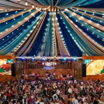 Camarote Spaten esgota ingressos e vibra com show de Marvvila na Oktoberfest de Blumenau