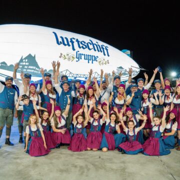 Escritor catarinense lança obra infantil inspirada em carro alegórico da Oktoberfest