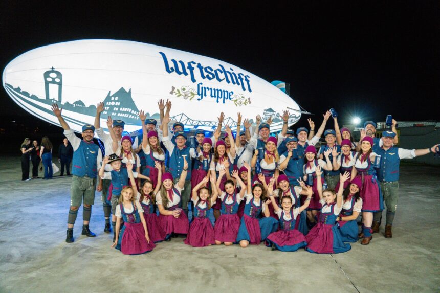 Escritor catarinense lança obra infantil inspirada em carro alegórico da Oktoberfest