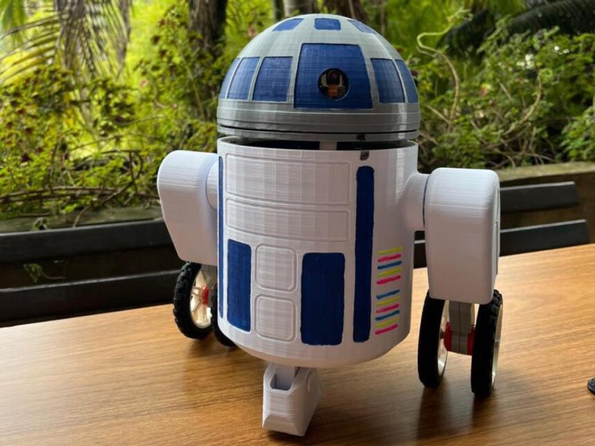 Estudantes de Jaraguá do Sul (SC) criam robô que detecta problemas relacionados à saúde mental de trabalhadores