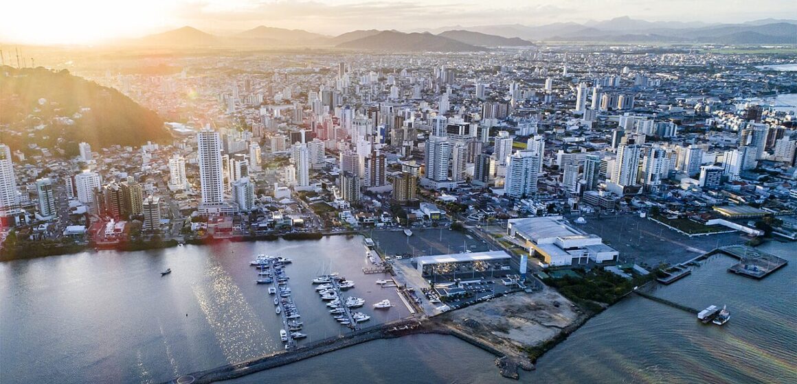 Itajaí se consolida como novo polo da inovação com o Foz Tech Summit 2025