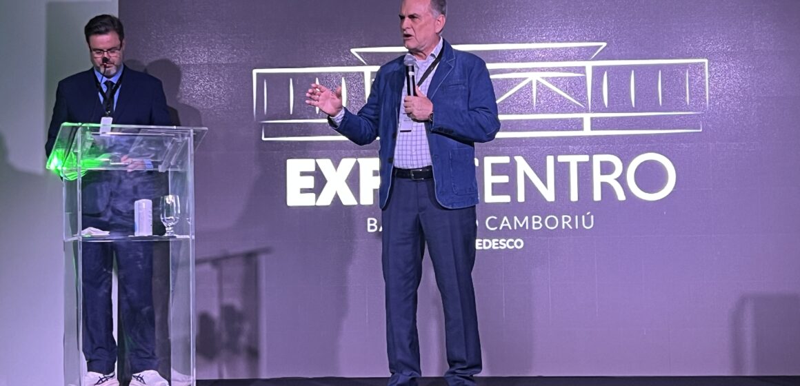 Expocentro reúne autoridades para a cerimônia de ligação da maior Usina Solar em telhado do estado de Santa Catarina.