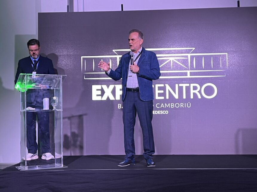 Expocentro reúne autoridades para a cerimônia de ligação da maior Usina Solar em telhado do estado de Santa Catarina.