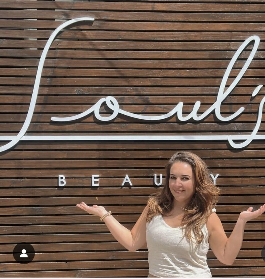 Da capital catarinense para os palcos da beleza nacional: o sucesso de Josielly Bortolazza