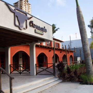 Da brasa ao pôr do sol: Fazenda Churrascada inaugura unidade na Praia Brava