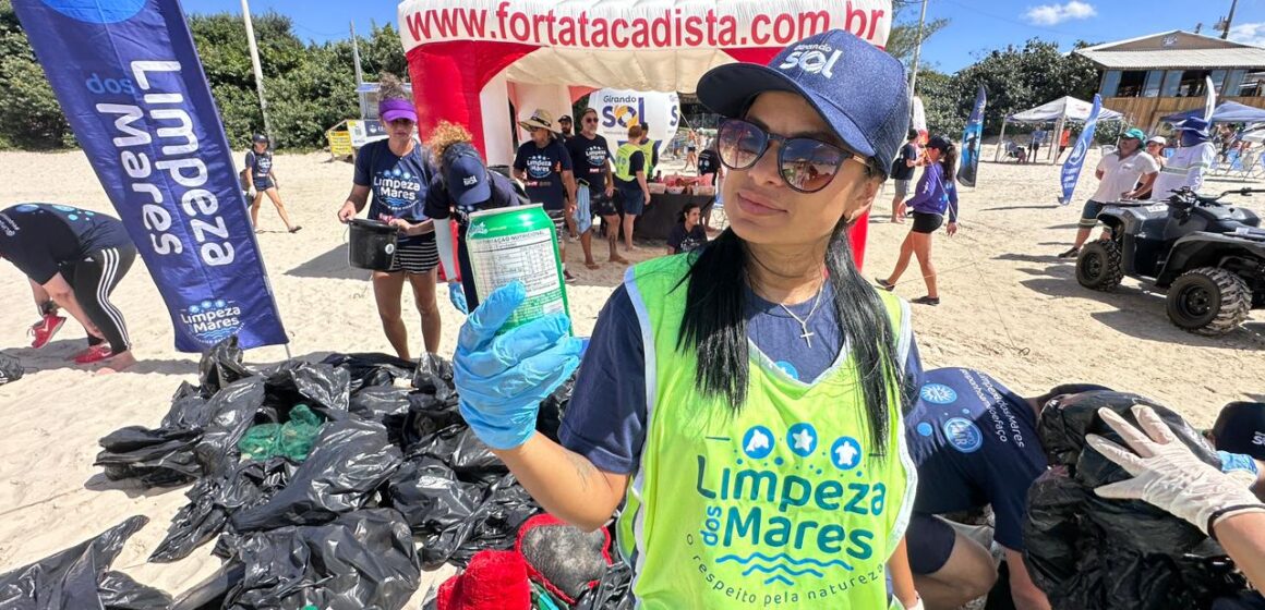 Limpeza dos Mares realiza blitz educativa na Arena de Verão do Comper, em Bombinhas