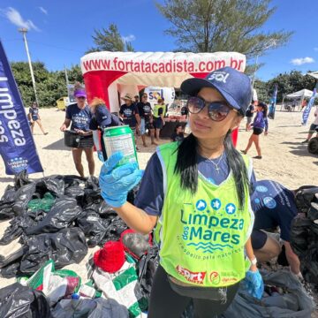 Limpeza dos Mares realiza blitz educativa na Arena de Verão do Comper, em Bombinhas