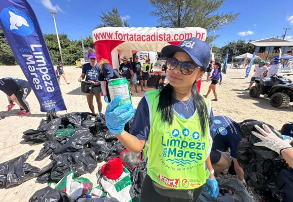 Limpeza dos Mares realiza blitz educativa na Arena de Verão do Comper, em Bombinhas