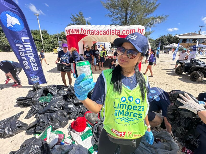 Limpeza dos Mares realiza blitz educativa na Arena de Verão do Comper, em Bombinhas
