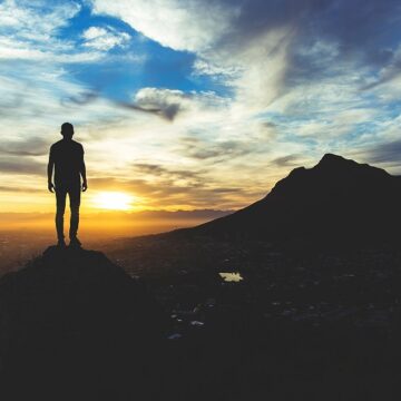 Conheça a Logoterapia, abordagem da psicologia que resistiu aos campos de concentração