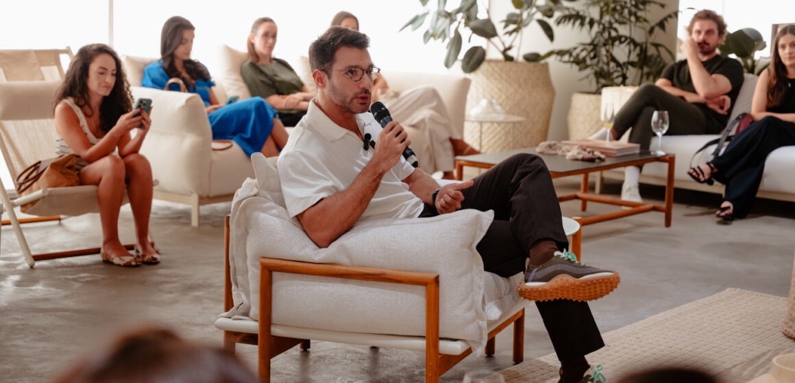 Design, afeto e baianidade: Nildo José encanta convidados em talk na Studio Ambientes