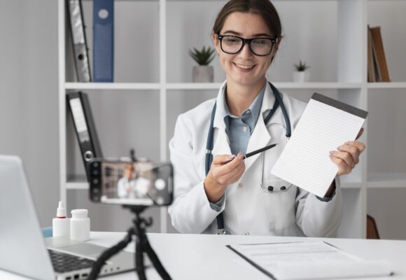 Médicos estão se tornando suas próprias marcas para crescer e se destacar no mercado