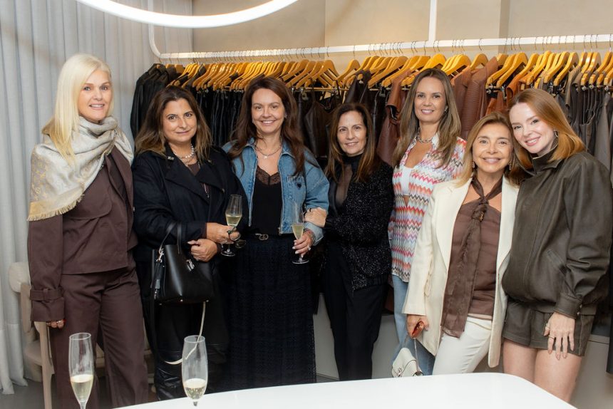 Desfile homenageia mães em BC