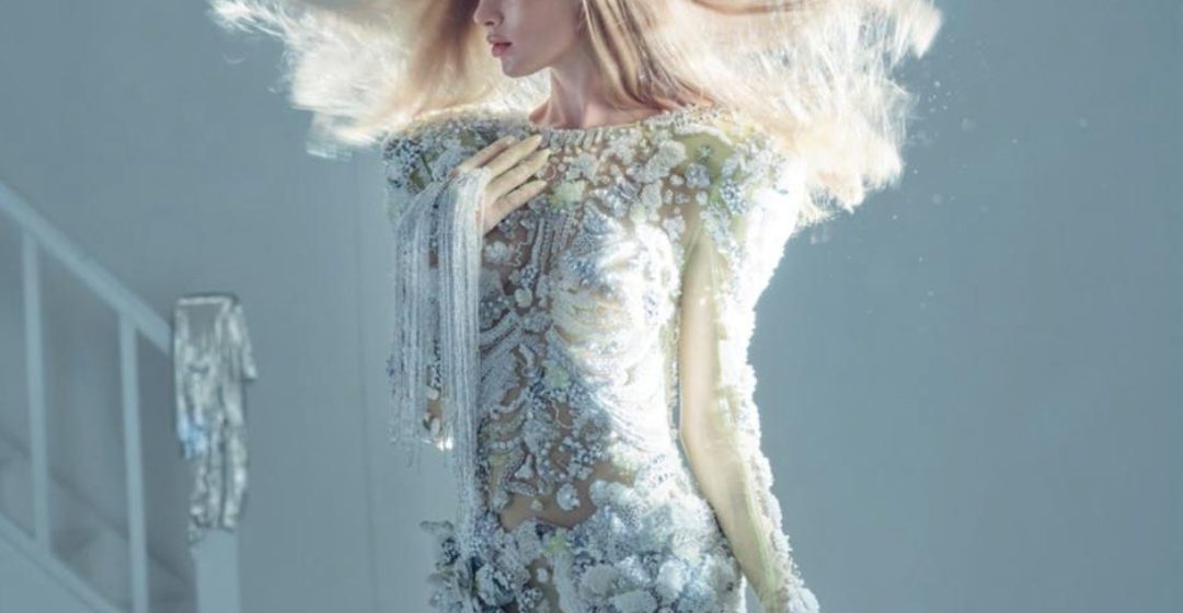 Modelo catarinense Maria Klaumann protagoniza editorial de alta-costura da V Magazine
