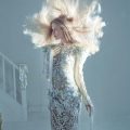 Modelo catarinense Maria Klaumann protagoniza editorial de alta-costura da V Magazine