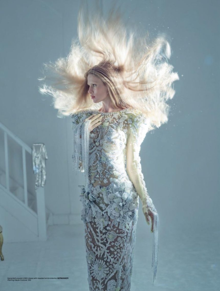 Modelo catarinense Maria Klaumann protagoniza editorial de alta-costura da V Magazine Modelo catarinense Maria Klaumann protagoniza editorial de alta-costura da V Magazine