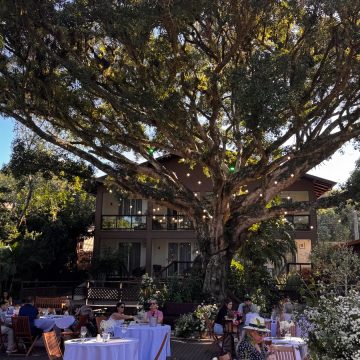 Almoço de Dia das Mães na Pousada Estaleiro Guest House propõe experiência gastronômica em cenário natural único