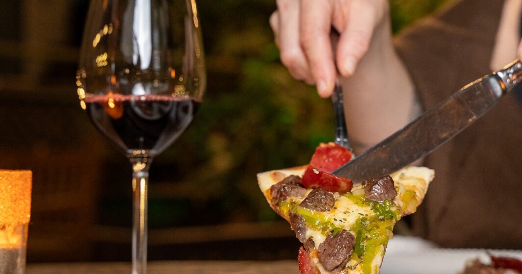 Noite da Pizza reúne gastronomia, música ao vivo e sofisticação na Pousada Estaleiro Guest House Noite da Pizza reúne gastronomia, música ao vivo e sofisticação na Pousada Estaleiro Guest House