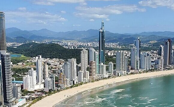 COMPLAN 2026 reúne em Balneário Camboriú principais nomes do desenvolvimento urbano para discutir futuro das cidades
